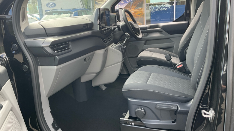 Ford Tourneo Custom 320 L1 Diesel Fwd 2.0 EcoBlue 136ps H1 Titanium 8 seater Auto